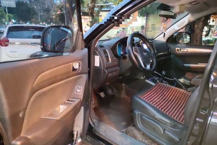 Used Foton Savana 2016 2.0T Manual 4x4 Gasoline Luxury Edition 7-Seater Driver Seat