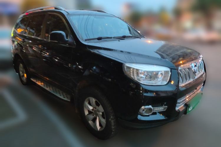 Used Foton Savana 2016 2.0T Manual 4x4 Gasoline Luxury Edition 7-Seater Front Right 45 Deg