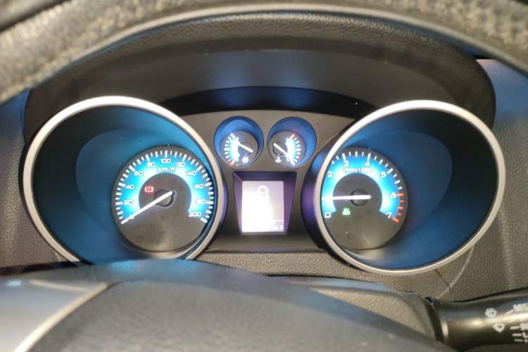 Used Foton Savana 2016 2.0T Manual 4x4 Gasoline Luxury Edition 7-Seater Instrument Cluster