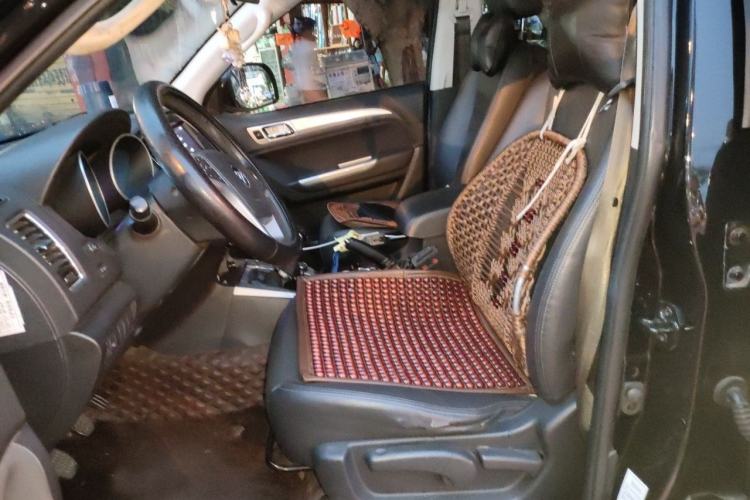 Used Foton Savana 2016 2.0T Manual 4x4 Gasoline Luxury Edition 7-Seater Left Front Seat