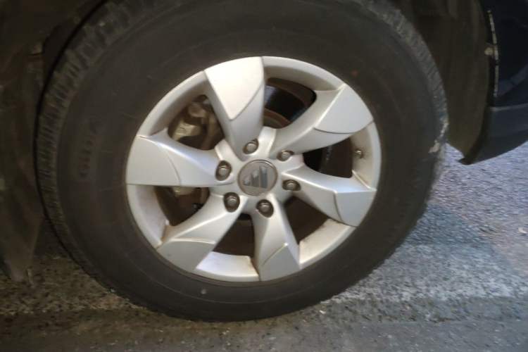 Used Foton Savana 2016 2.0T Manual 4x4 Gasoline Luxury Edition 7-Seater Right Front Wheel Hub