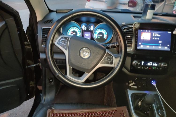 Used Foton Savana 2016 2.0T Manual 4x4 Gasoline Luxury Edition 7-Seater Steering Wheel