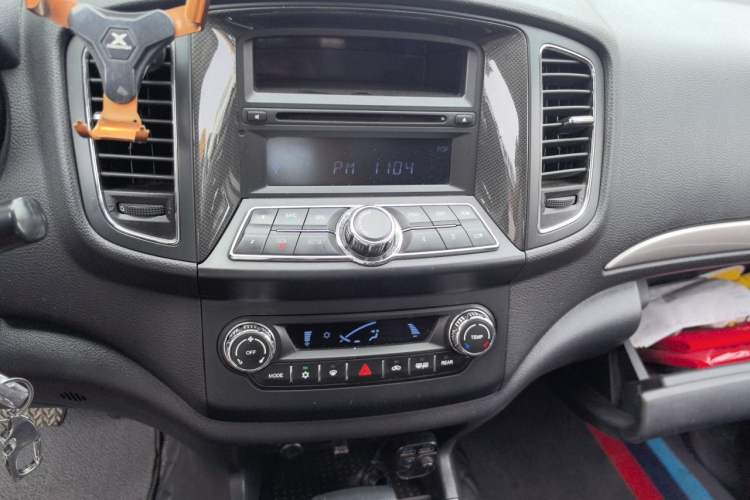 Used Foton Savana 2016 2.0T Automatic All-Wheel Drive Gasoline Luxury 7-Seater Audio And AC Panel