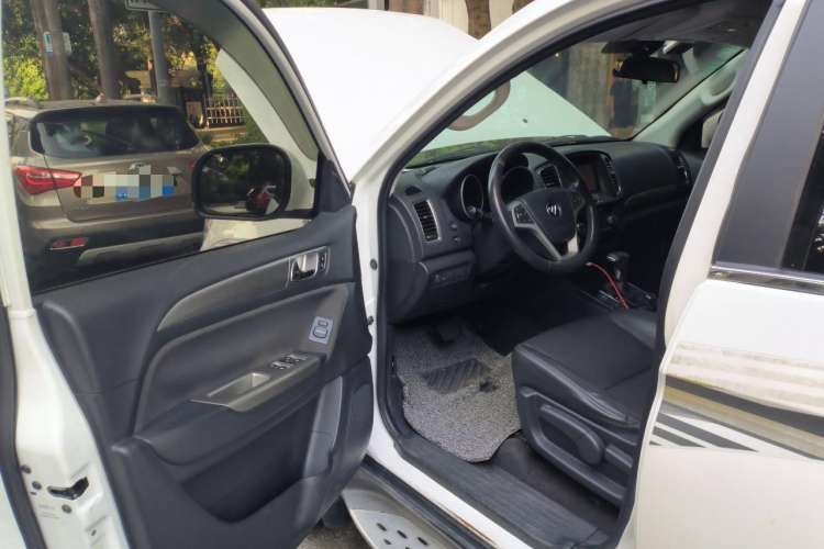 Used Foton Savana 2016 2.0T Automatic All-Wheel Drive Gasoline Ultimate 7-Seater Driver Seat