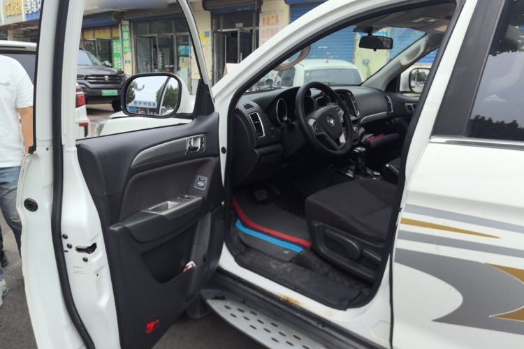 Used Foton Savana 2016 2.0T Automatic All-Wheel Drive Gasoline Luxury 7-Seater Driver Seat