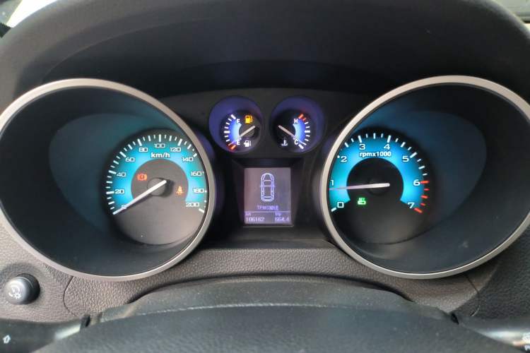 Used Foton Savana 2016 2.0T Automatic All-Wheel Drive Gasoline Ultimate 7-Seater Instrument Cluster