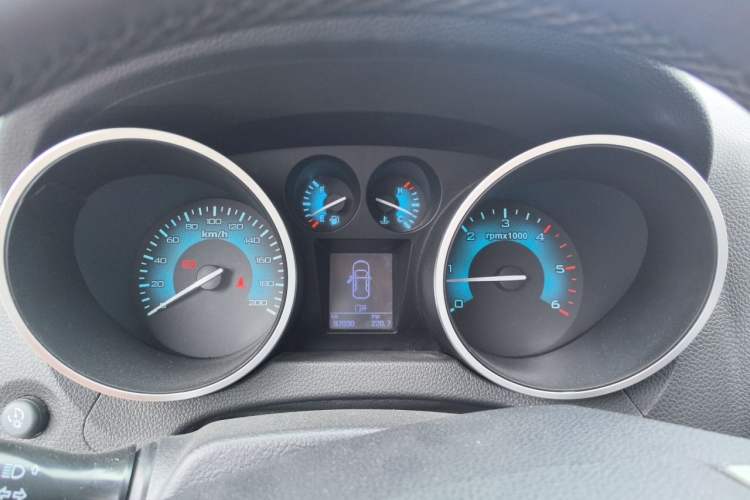 Used Foton Savana 2016 2.0T Automatic All-Wheel Drive Gasoline Luxury 7-Seater Instrument Cluster