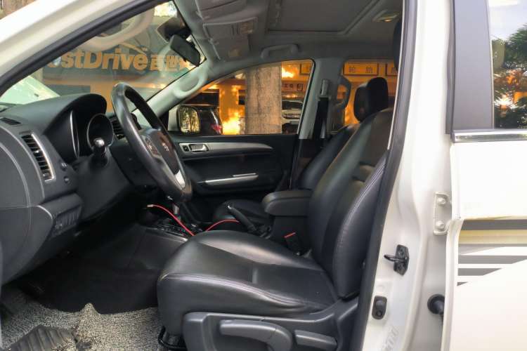 Used Foton Savana 2016 2.0T Automatic All-Wheel Drive Gasoline Ultimate 7-Seater Left Front Seat