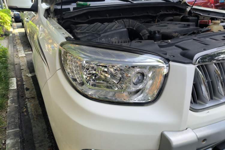 Used Foton Savana 2016 2.0T Automatic All-Wheel Drive Gasoline Ultimate 7-Seater Right Front Headlight