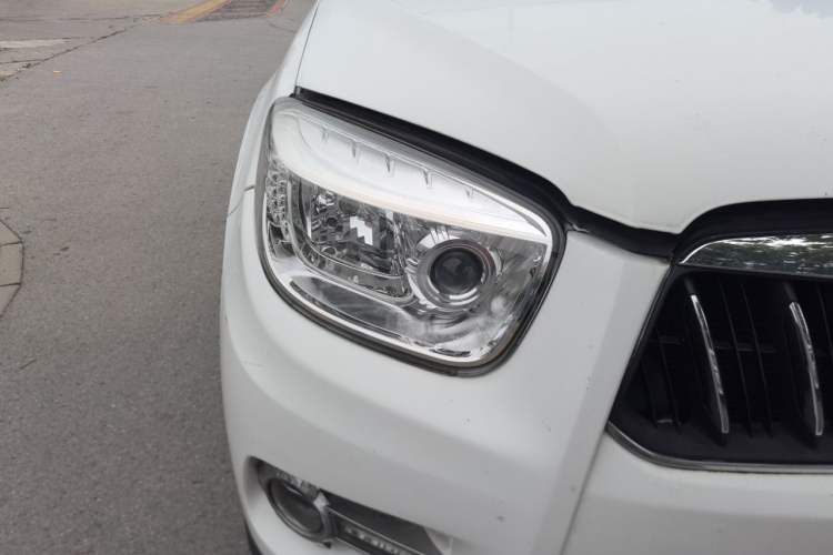 Used Foton Savana 2016 2.0T Automatic All-Wheel Drive Gasoline Luxury 7-Seater Right Front Headlight