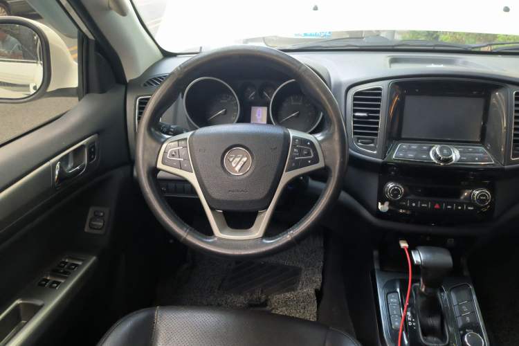Used Foton Savana 2016 2.0T Automatic All-Wheel Drive Gasoline Ultimate 7-Seater Steering Wheel