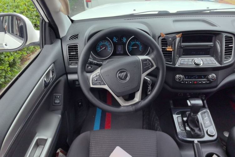 Used Foton Savana 2016 2.0T Automatic All-Wheel Drive Gasoline Luxury 7-Seater Steering Wheel