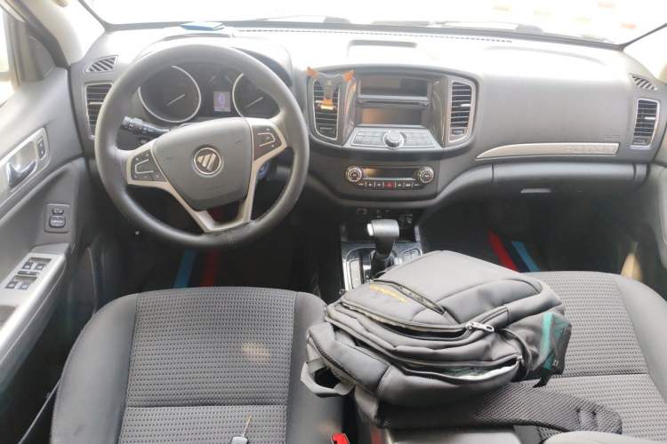 Used Foton Savana 2017 2.0T Automatic All-Wheel Drive Gasoline Luxury 7-Seater Center Console