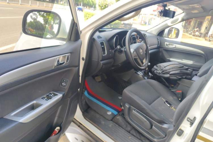 Used Foton Savana 2017 2.0T Automatic All-Wheel Drive Gasoline Luxury 7-Seater Driver Seat