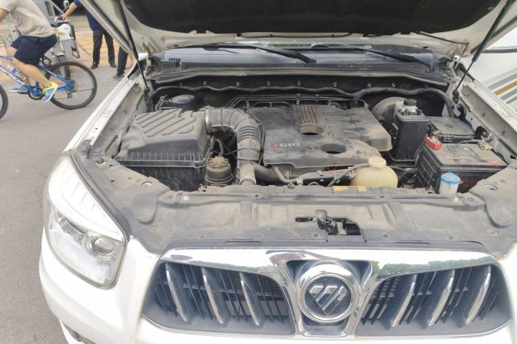 Used Foton Savana 2017 2.0T Automatic All-Wheel Drive Gasoline Luxury 7-Seater Engine Bay Right