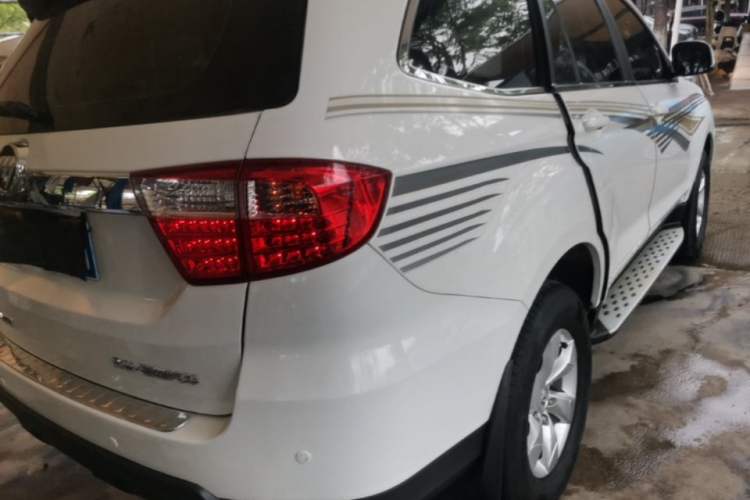 Used Foton Savana 2017 2.0T Automatic Two-Wheel Drive Gasoline Luxury Edition 5 Seats Exterior 3