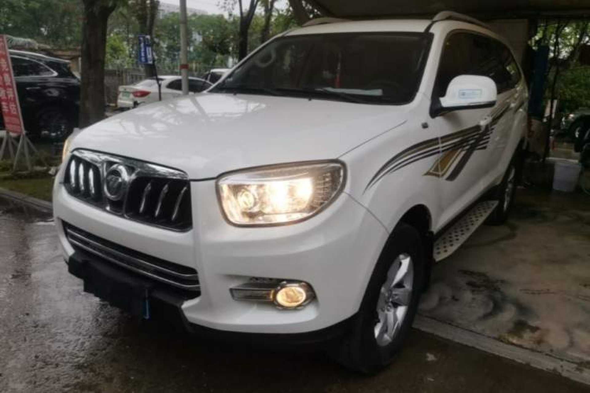 Used Foton Savana 2017 2.0T Automatic Two-Wheel Drive Gasoline Luxury Edition 5 Seats Front Left 45 Deg