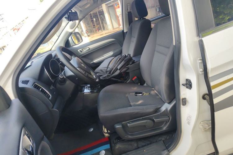 Used Foton Savana 2017 2.0T Automatic All-Wheel Drive Gasoline Luxury 7-Seater Left Front Seat