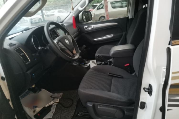 Used Foton Savana 2017 2.0T Automatic Two-Wheel Drive Gasoline Luxury Edition 5 Seats Left Front Seat