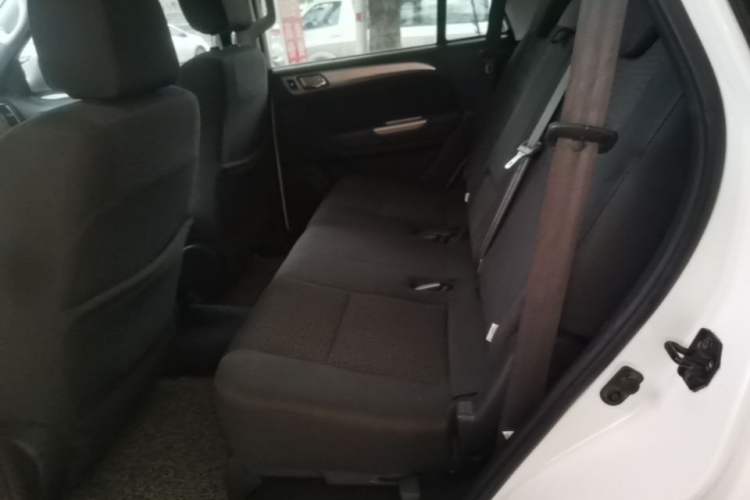 Used Foton Savana 2017 2.0T Automatic Two-Wheel Drive Gasoline Luxury Edition 5 Seats Left Rear Seat