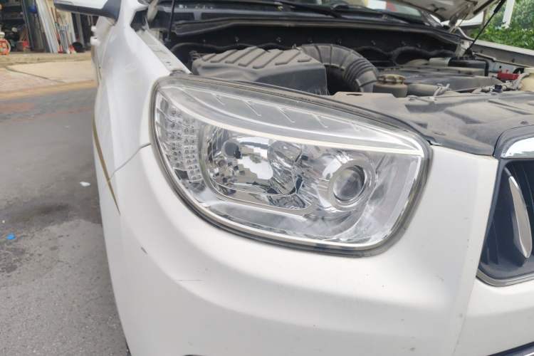 Used Foton Savana 2017 2.0T Automatic All-Wheel Drive Gasoline Luxury 7-Seater Right Front Headlight