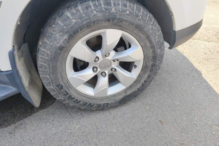 Used Foton Savana 2017 2.0T Automatic All-Wheel Drive Gasoline Luxury 7-Seater Right Front Wheel Hub