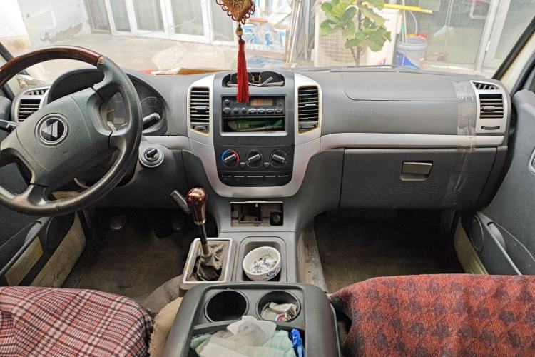 Used Foton Scenic 2010 2.0L Express Classic Short-Wheelbase Low-Roof 491EQ4A Center Console