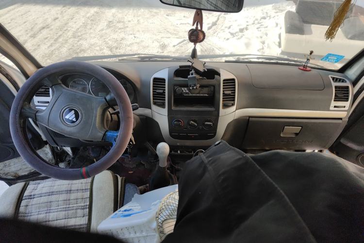 Used Foton Scenic 2011 2.0L Express Classic Long-Wheelbase Version 486EQV4 Center Console