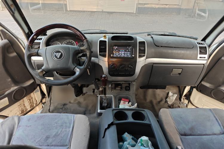 Used Foton Scenic 2011 2.0L Express Standard Short-Wheelbase Low-Roof 491EQ4A Center Console