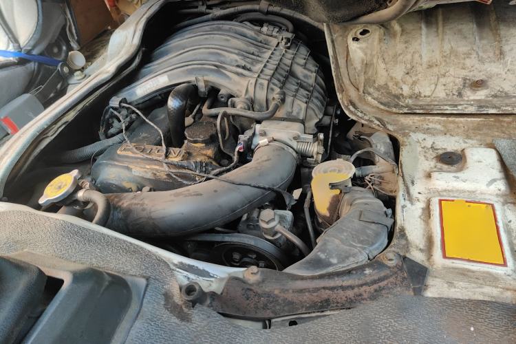 Used Foton Scenic 2011 2.0L Express Classic Long-Wheelbase Version 486EQV4 Engine Bay
