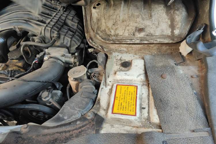 Used Foton Scenic 2011 2.0L Express Classic Long-Wheelbase Version 486EQV4 Engine Bay Left