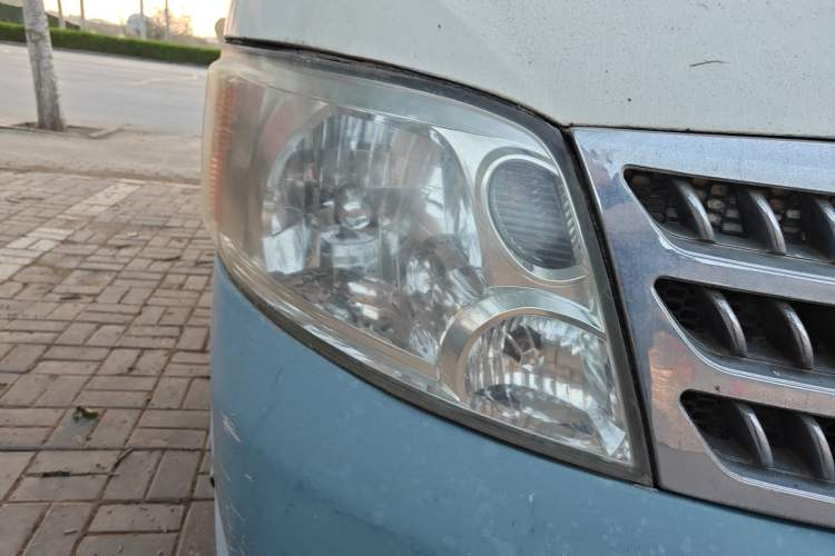 Used Foton Scenic 2011 2.0L Express Standard Short-Wheelbase Low-Roof 491EQ4A Right Front Headlight