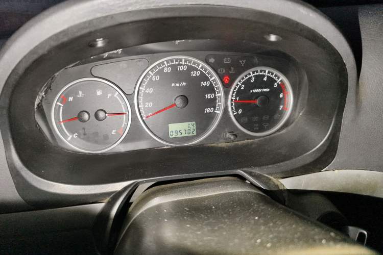 Used Foton Scenic 2011 2.0L Express Standard Short-Wheelbase Low-Roof 486EQV4 Odometer Close Up