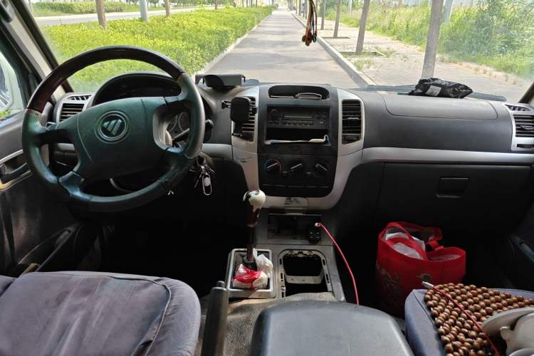 Used Foton Scenic 2012 2.0L Express Classic Short-Wheelbase Version 491EQ4A Center Console