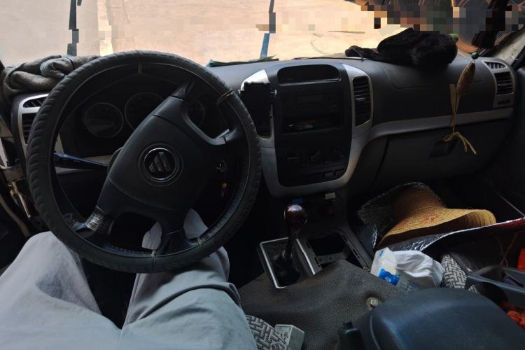 Used Foton Scenic 2012 2.0L Express Classic Short-Wheelbase Version 491EQ4A Center Console