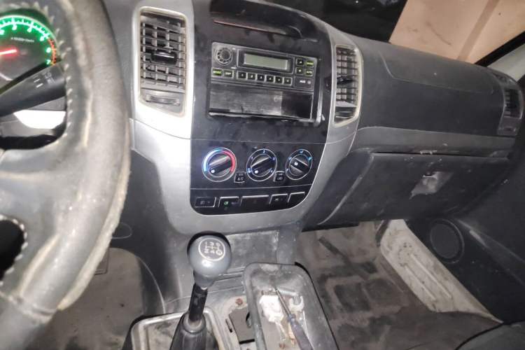 Used Foton Scenic 2012 2.0L Express Classic Long-Wheelbase Version 486EQV4 Audio And AC Panel