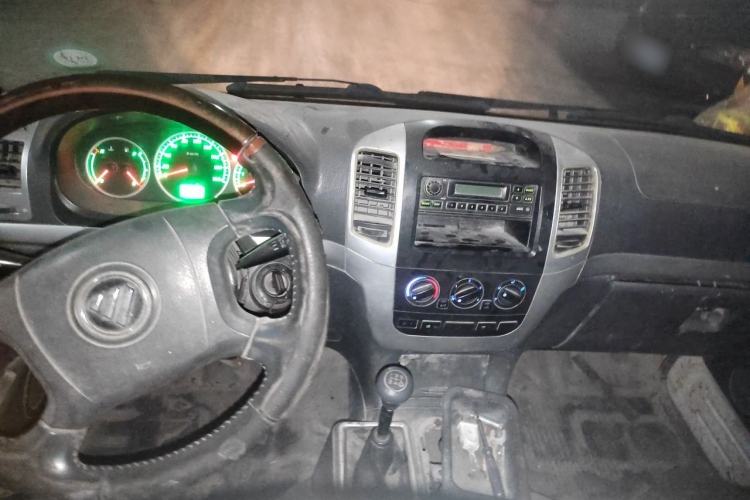 Used Foton Scenic 2012 2.0L Express Classic Long-Wheelbase Version 486EQV4 Center Console