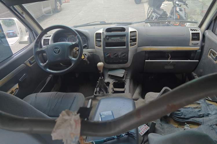 Used Foton Scenic 2012 2.0L Express Classic Short-Wheelbase Version 486EQV4 Center Console