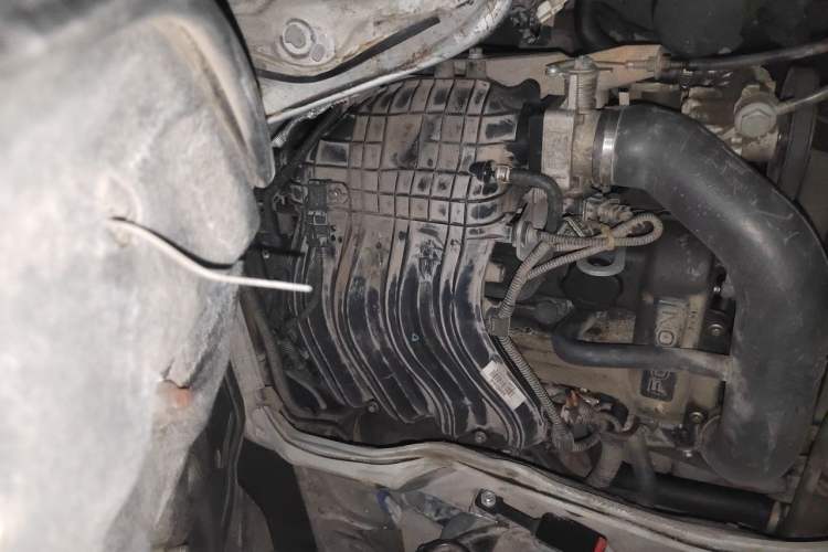 Used Foton Scenic 2012 2.0L Express Classic Long-Wheelbase Version 486EQV4 Engine Bay Left