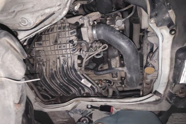 Used Foton Scenic 2012 2.0L Express Classic Long-Wheelbase Version 486EQV4 Engine Bay