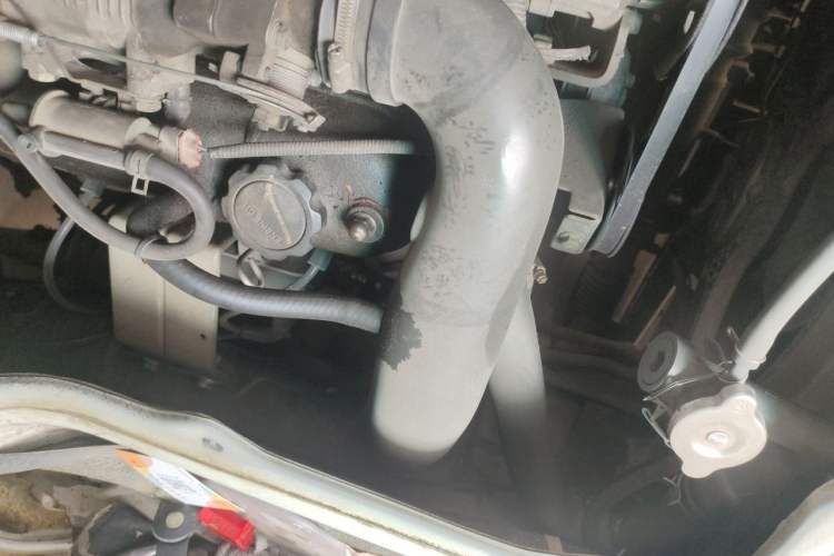 Used Foton Scenic 2012 2.0L Express Classic Short-Wheelbase Version 491EQ4A Engine Bay Right