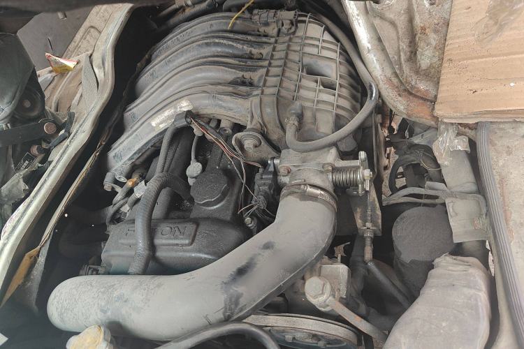 Used Foton Scenic 2012 2.0L Express Classic Short-Wheelbase Version 486EQV4 Engine Bay