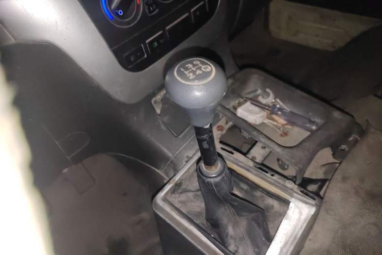 Used Foton Scenic 2012 2.0L Express Classic Long-Wheelbase Version 486EQV4 Gear Lever