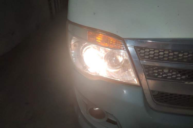 Used Foton Scenic 2012 2.0L Express Classic Long-Wheelbase Version 486EQV4 Right Front Headlight