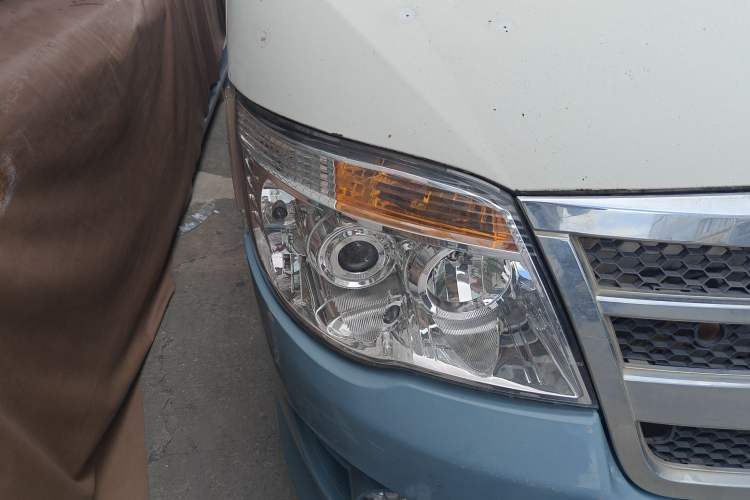 Used Foton Scenic 2012 2.0L Express Classic Short-Wheelbase Version 486EQV4 Right Front Headlight
