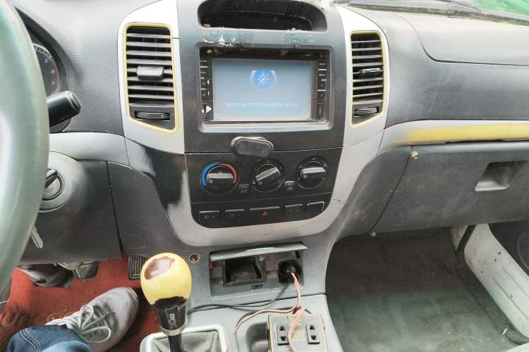 Used Foton Scenic 2014 2.0L Express Standard Long-Wheelbase High-Roof Version 486EQV4 Audio And AC Panel