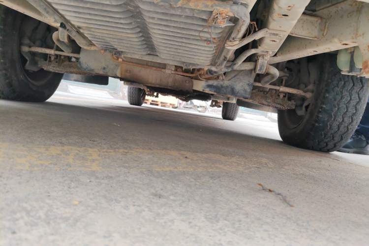 Used Foton Scenic 2014 2.5T Express Standard Long-Wheelbase High-Roof Version with 4J25TC Powertrain Chassis Front
