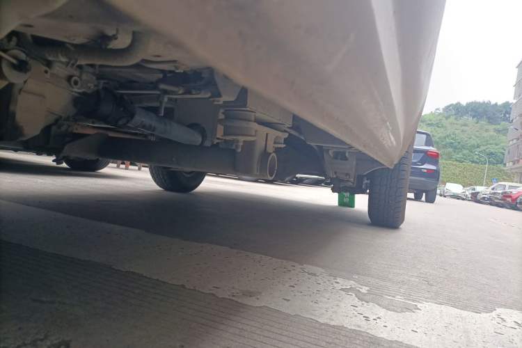 Used Foton Scenic 2014 2.5T Express Classic Long-Wheelbase Low-Roof Model 4J25TC Chassis Front Left