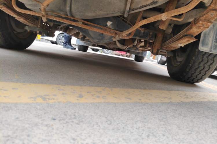 Used Foton Scenic 2014 2.5T Express Standard Long-Wheelbase High-Roof Version with 4J25TC Powertrain Chassis Rear