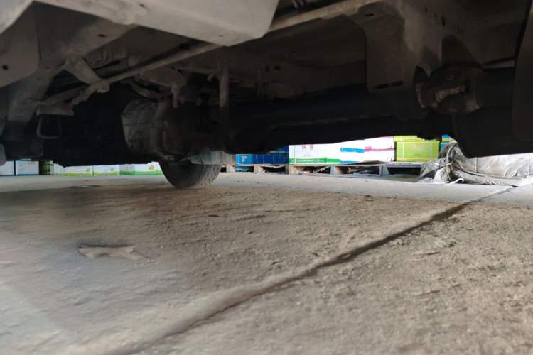 Used Foton Scenic 2014 2.5T Express Classic Long-Wheelbase High-Roof Version with 4J25TC Engine Chassis Rear Left